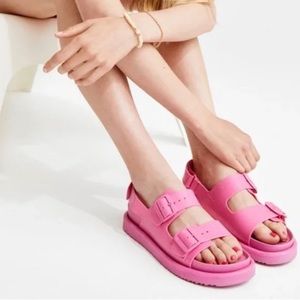 Chunky Hot Pink Buckled Strap Sandals Birkenstock Style Rubber Jelly NWOT H&M
